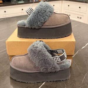 UGG women’s Funkette charcoal mules. Almost new